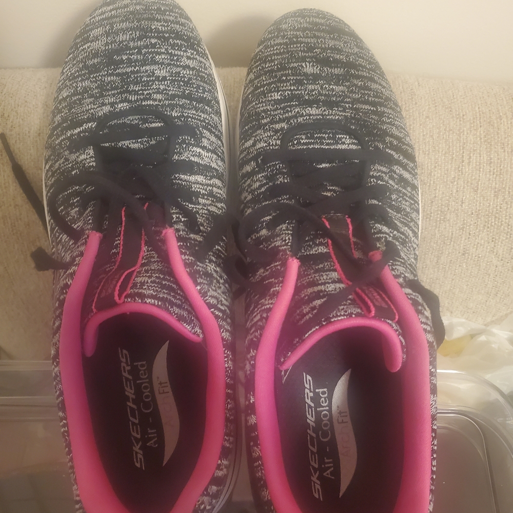 Skechers Women's Black & Pink Knit Sneakers
